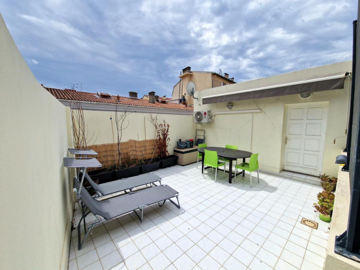 Plein Centre Appartement Climatise Et Spacieux Avec Grande Terrasse Sur Le Toit A Nizza Exterior foto